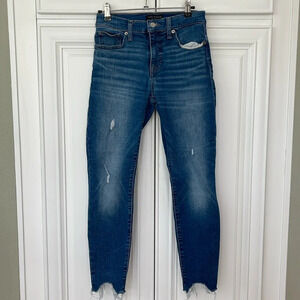 Lucky Brand Blue Denim Jeans size 6 / 28 Ankle Length Distressed